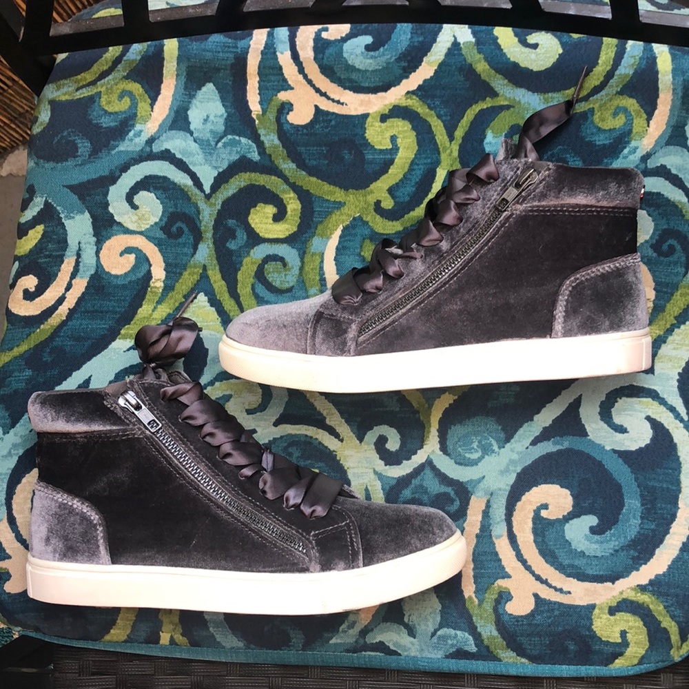 Shoes - Picture 2 of 2